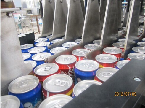 Envoltura retráctil con máquina de inserción automática de bandejas